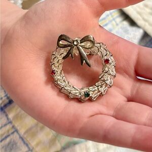 Chic Silver Bow Wreath Brooch with Gem Details